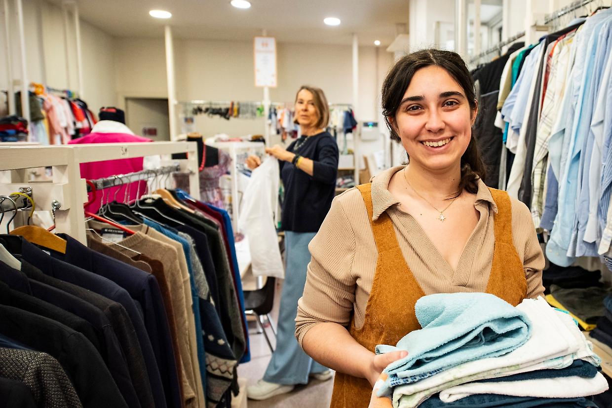"Abito", un'emporio sociale unico a Torino: 50mila abiti donati in un anno