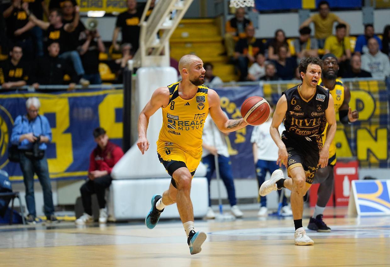 Reale Mutua "suona" la settima. Coach Moretti: "Abbiamo dovuto vincerla due volte..."