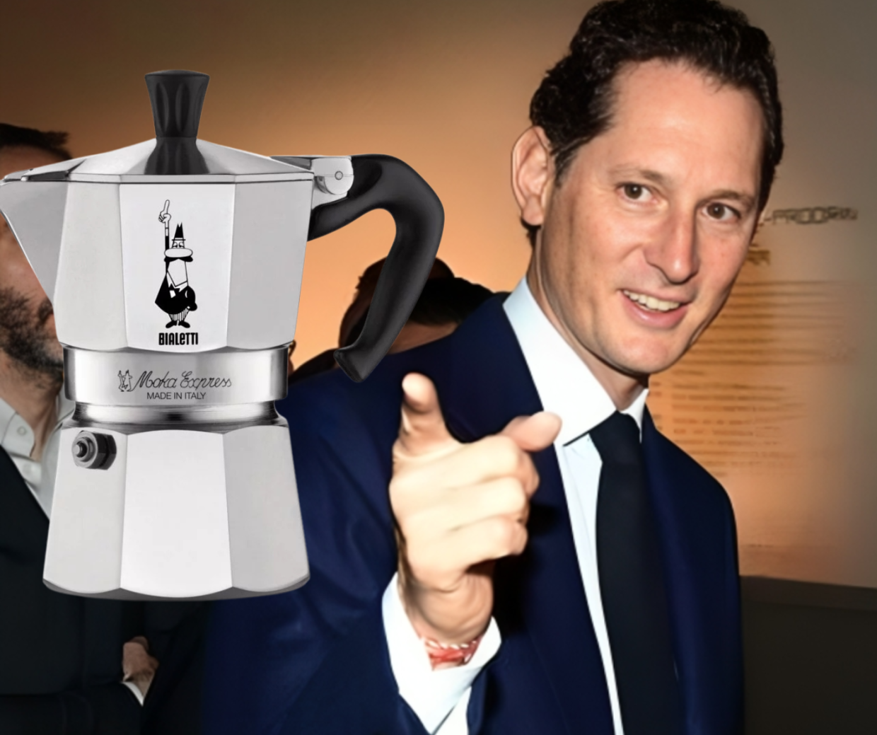 Elkann si fa il caffè (con la moka Bialetti)