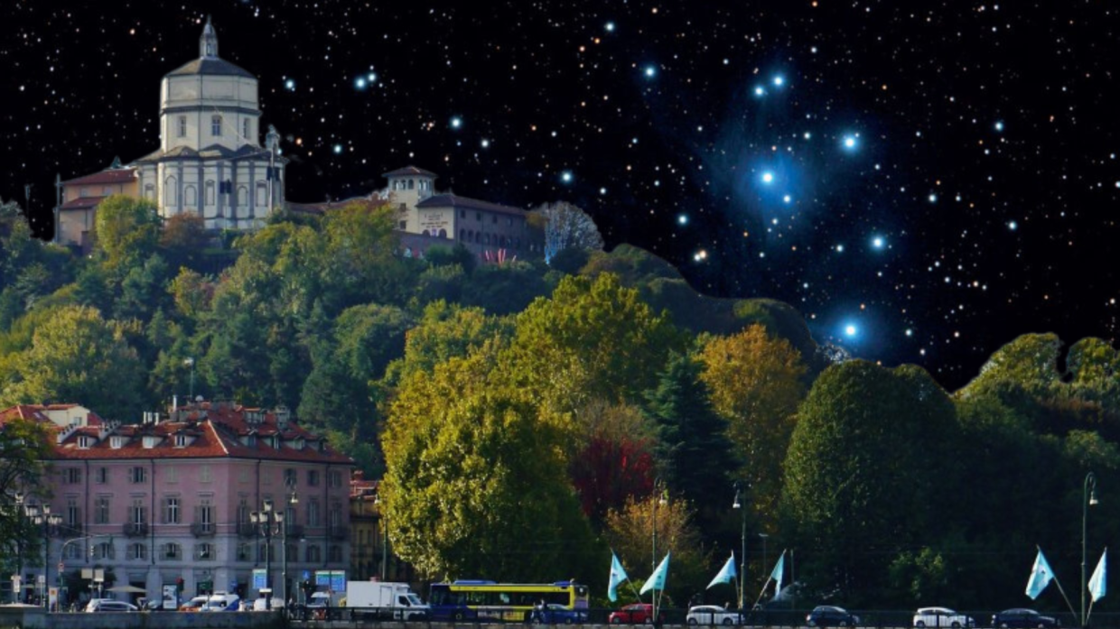 Pleiadi e Luna: lo spettacolo celeste delle "sette sorelle" da non perdere le notti del 1° e 2 aprile