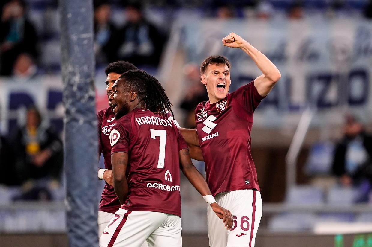 L'esultanza di Gineitis dopo il gol dell'1-1 in Lazio-Toro (foto LaPresse)