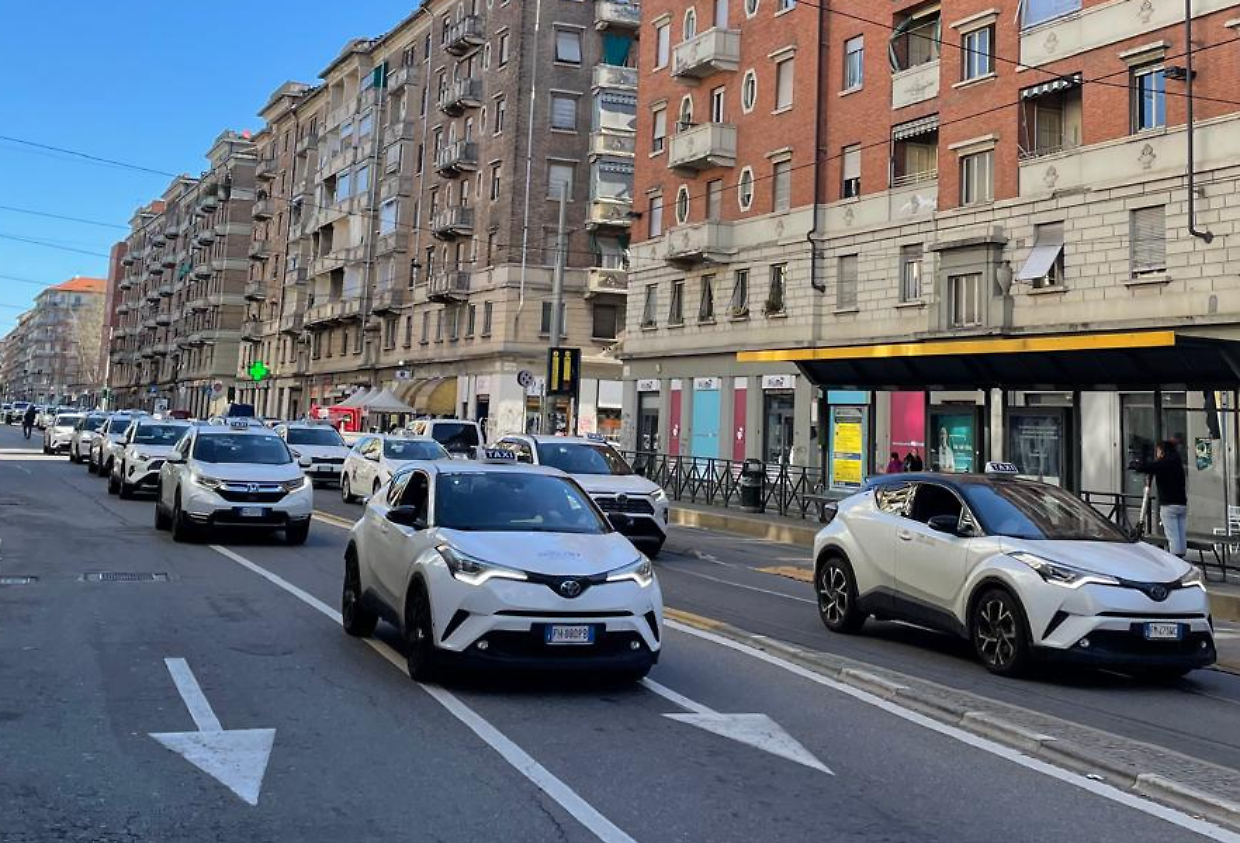 La "sfilata" dei tassisti