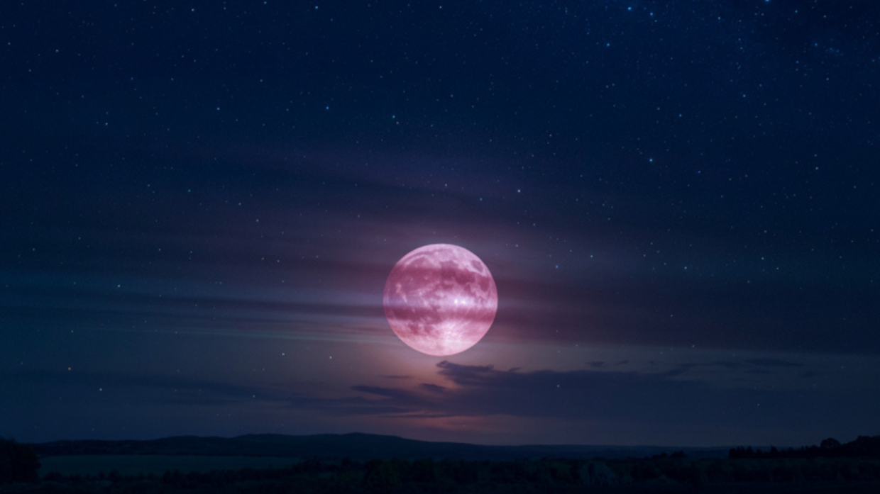 Questo mese la luna piena sarà rosa: attesa per i colori inaspettati del quarto plenilunio dell'anno