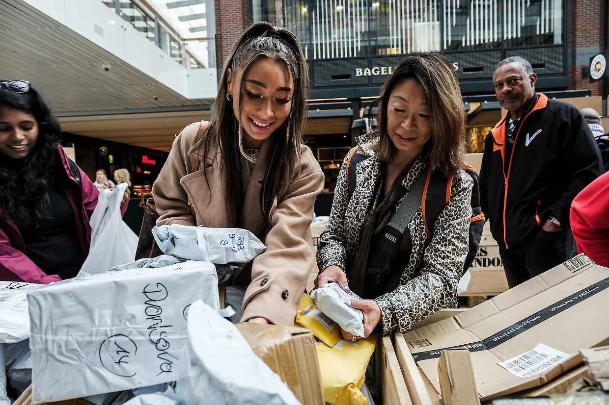Shopping "al buio" con i pacchi sorpresa: oggi l'ultimo giorno