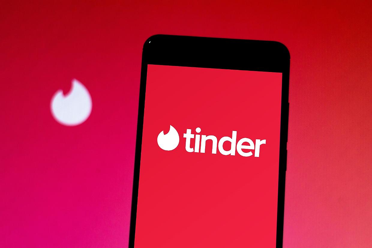 Tinder cambia pelle per riconquistare la Gen Z: meno swipe, più connessioni autentiche