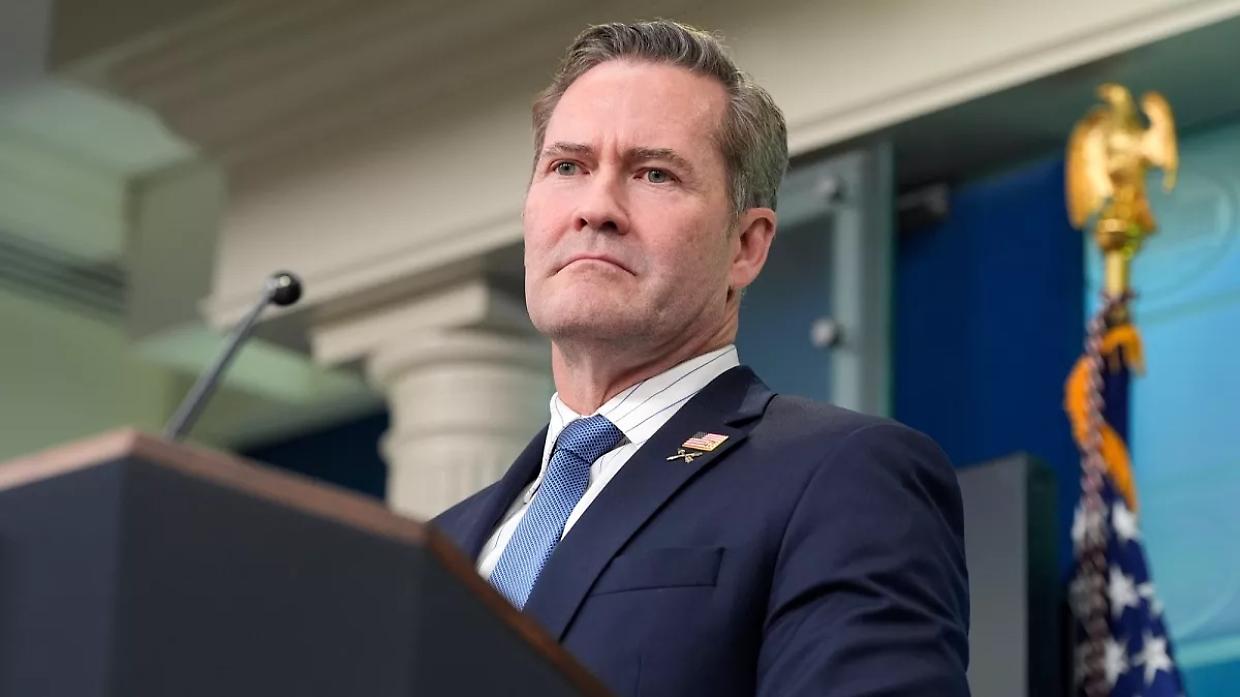 Michael Waltz nella bufera: il consigliere di Trump ha usato Gmail per dati sensibili