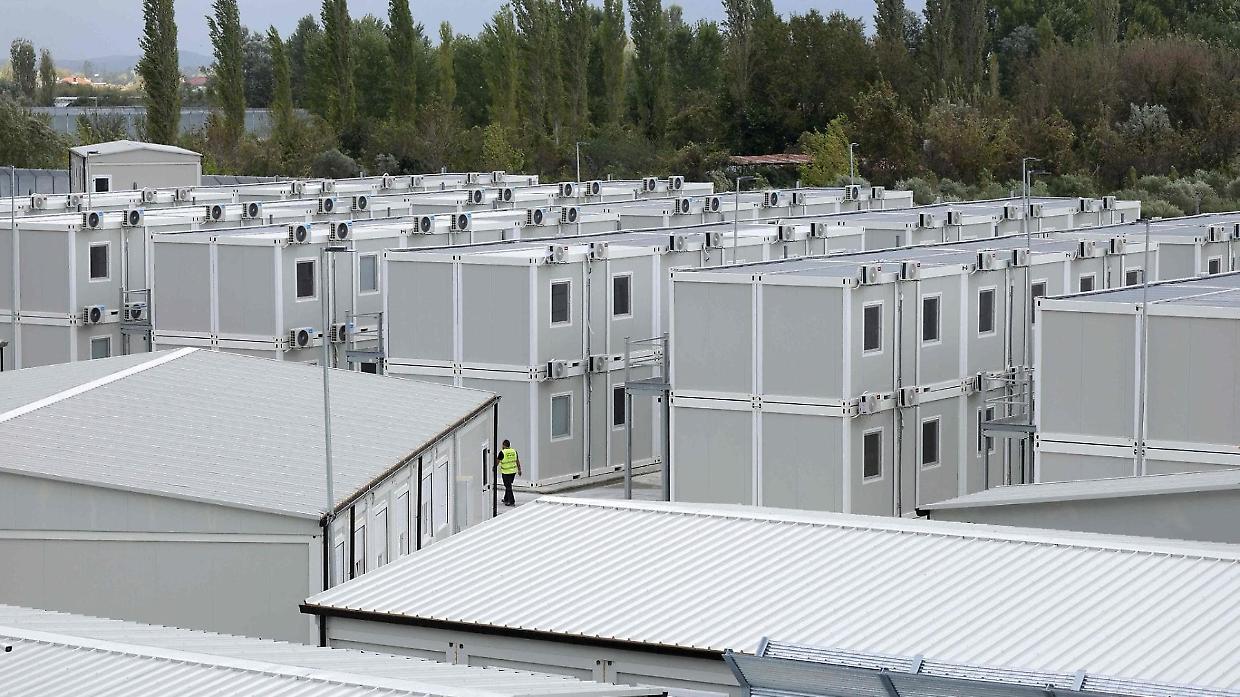 Celle container per l'emergenza sovraffollamento nei penitenziari: scoppia la polemica