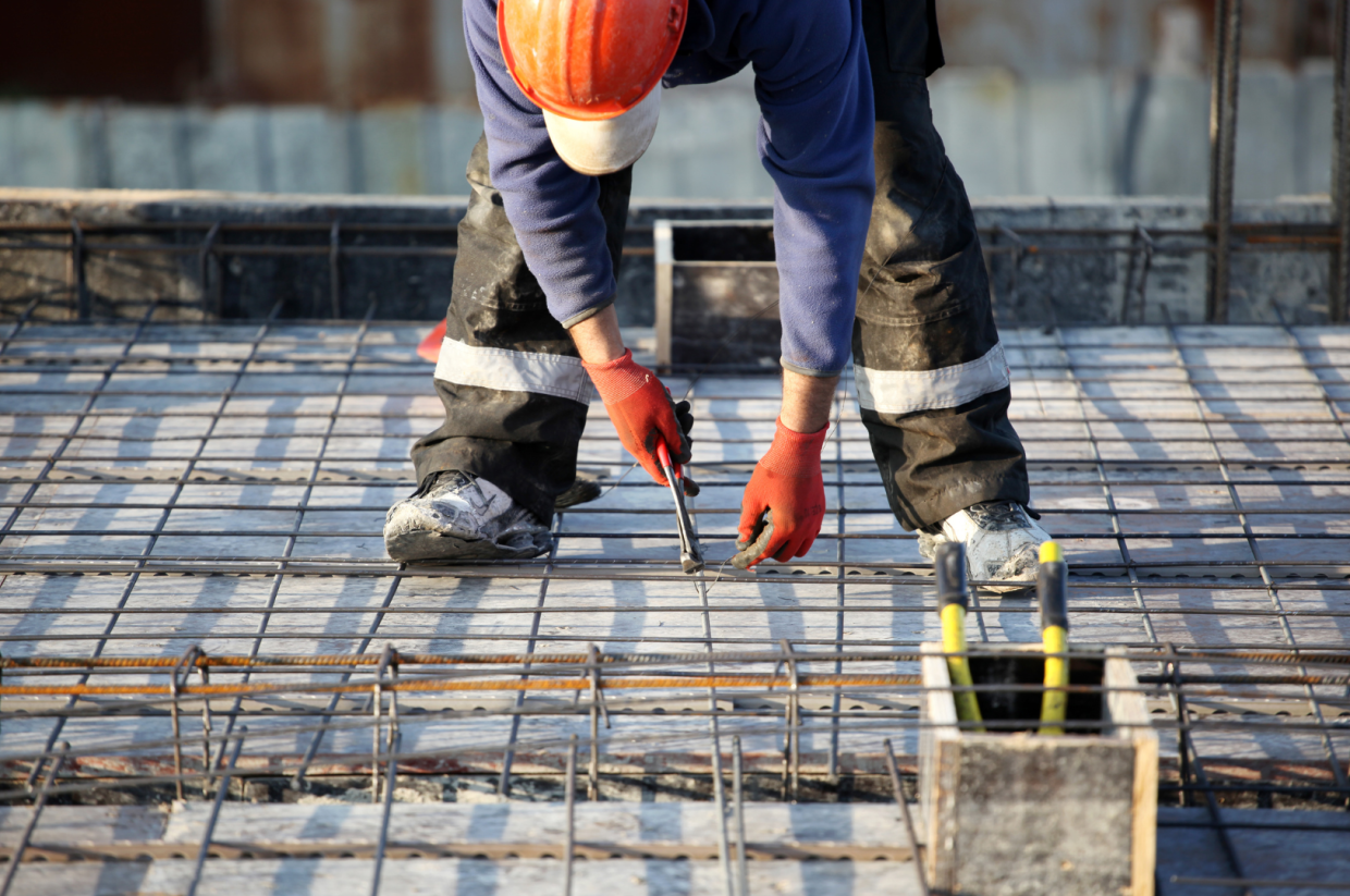 Collegno offre lavoro ai disoccupati over 58: aperte le domande per i cantieri di lavoro