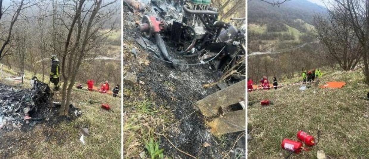I resti dell'aereo dopo l'arrivo dei vigili del fuoco