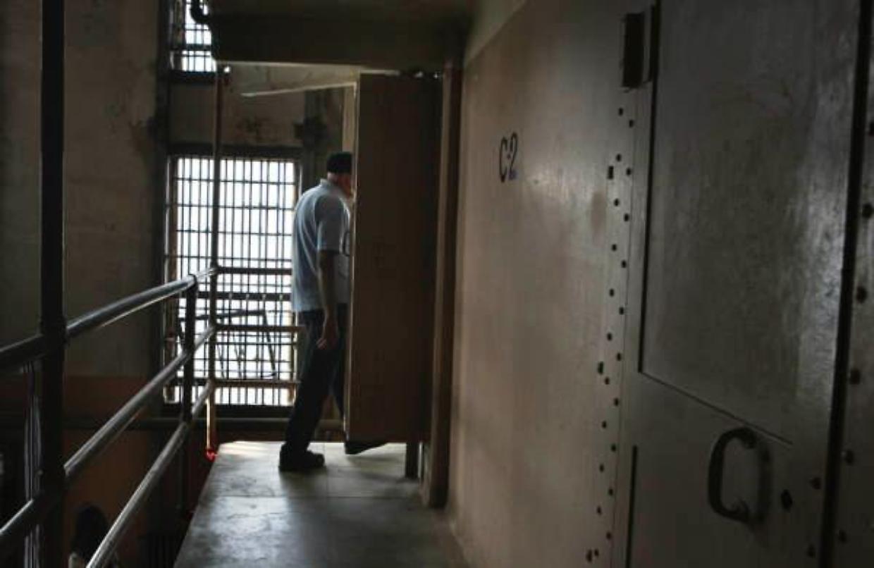 Ivrea, detenuto afgano picchia 5 agenti penitenziari