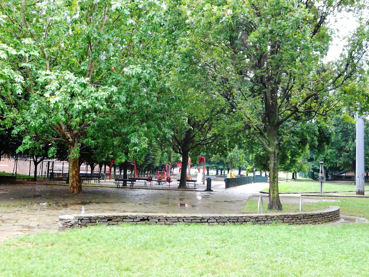 Rinascita verde a Torino Nord: i parchi gioco sfidano vandalismi e occupazioni abusive
