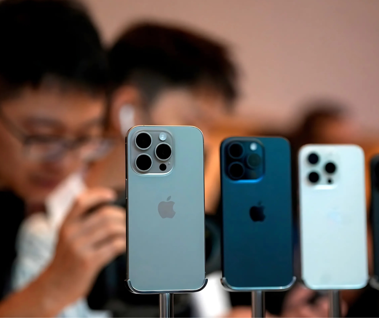 Il nuovo iPhone? In Italia ora costerà 2500 euro. Ecco perché 