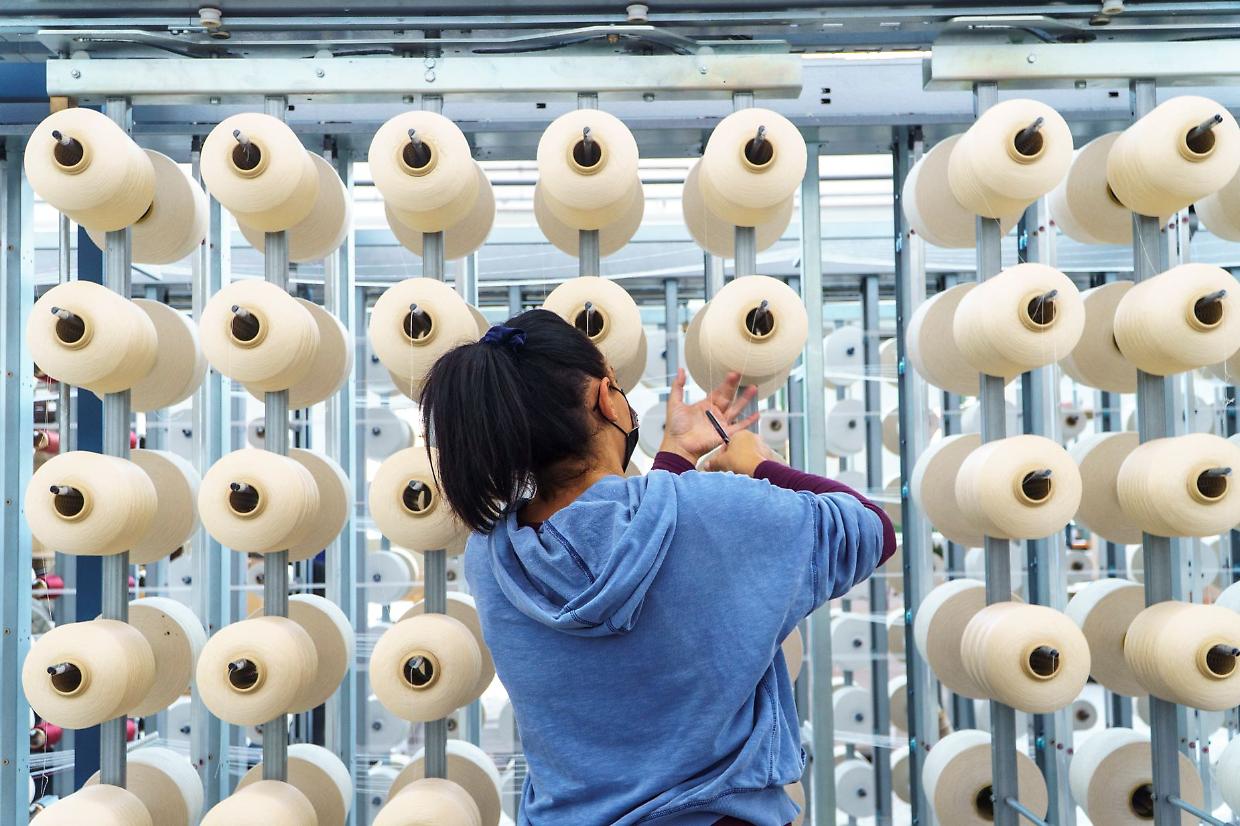 Moda veloce, danni duraturi: a Torino si discute di "bellezza che cura" e sostenibilità tessile