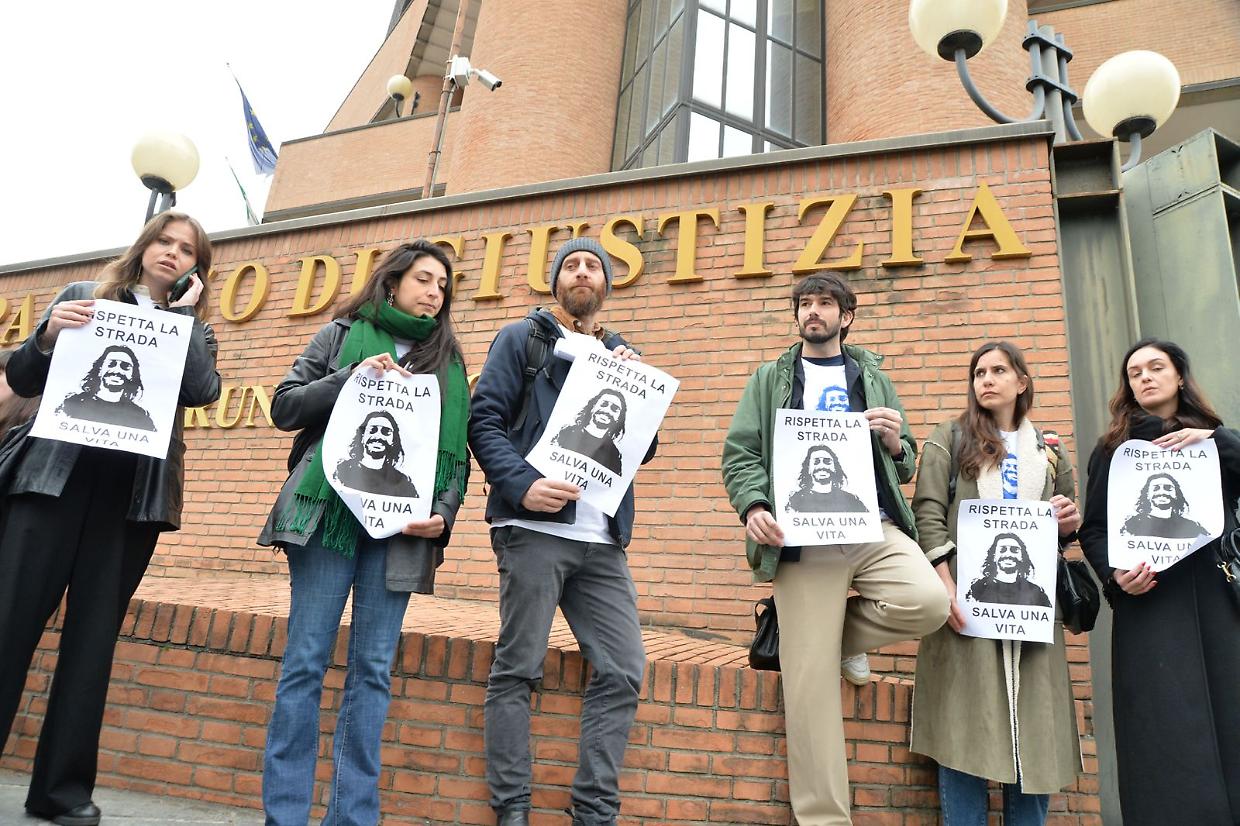 Investito e ucciso da un poliziotto, la mamma: “Vorrei il mio Francesco ma almeno datemi giustizia”