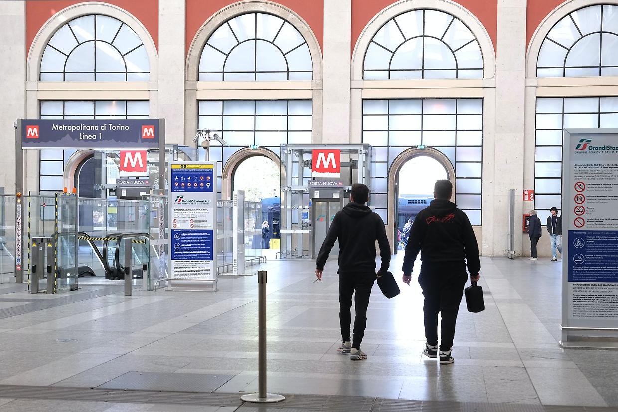 Dalle panchine fino ai bagni, incontri “hard” a Torino Porta Nuova