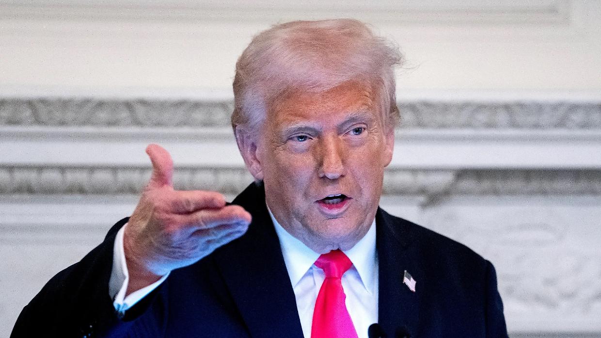 Trump scuote ancora: "I magnati di Internet mi baciano il c*** "