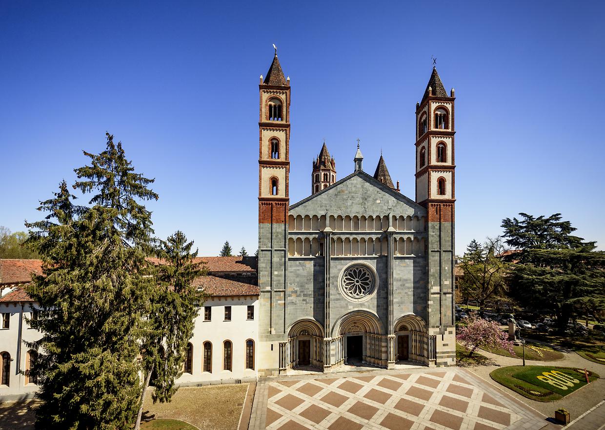 Vercelli Hospitales 2025: corteo storico, battaglie medievali e musica folk