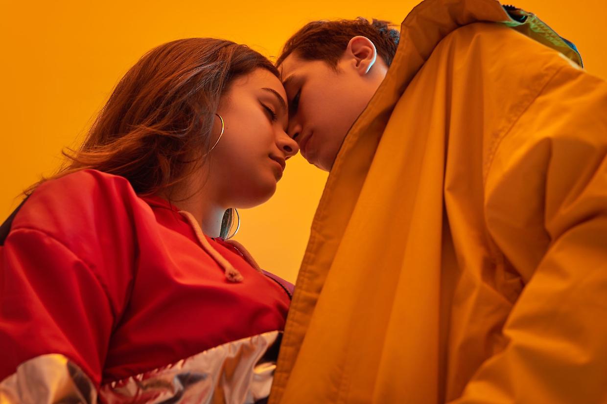 "Io & Tu": un viaggio teatrale tra poesia e adolescenza