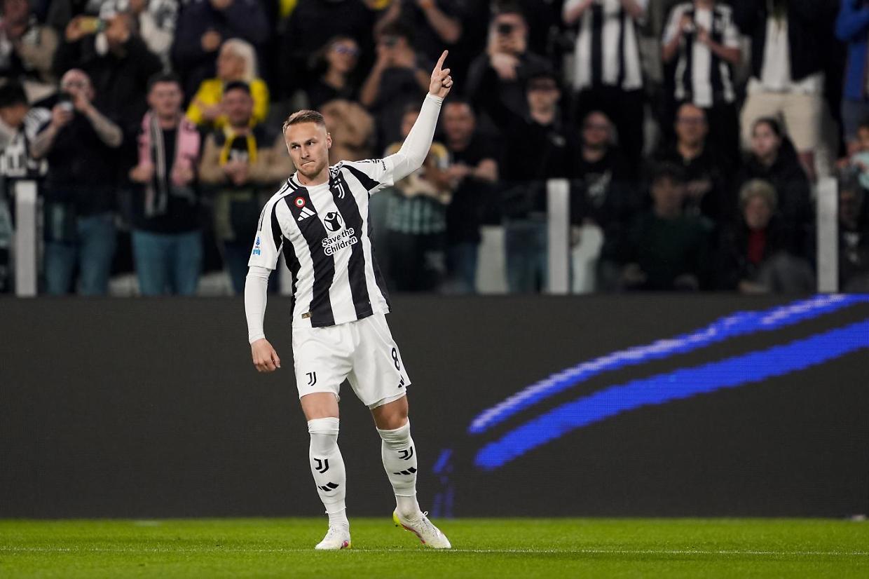 Teun Koopmeiners esulta per il suo gol in Juventus-Lecce 2-1 (foto LaPresse)
