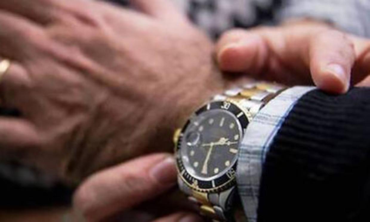 La banda dei Rolex colpisce ancora: rubato orologio da 40mila euro nel cuore di Torino