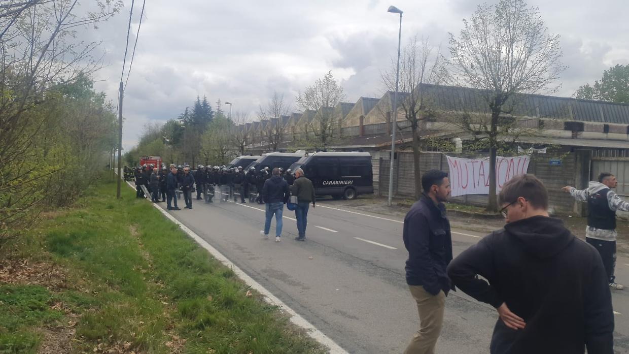 Bloccato rave party a La Cassa: più di 500 ragazzi nella fabbrica Chemia Tau