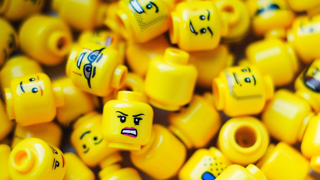 Lego cambia rotta: stop al linguaggio woke nei documenti ufficiali