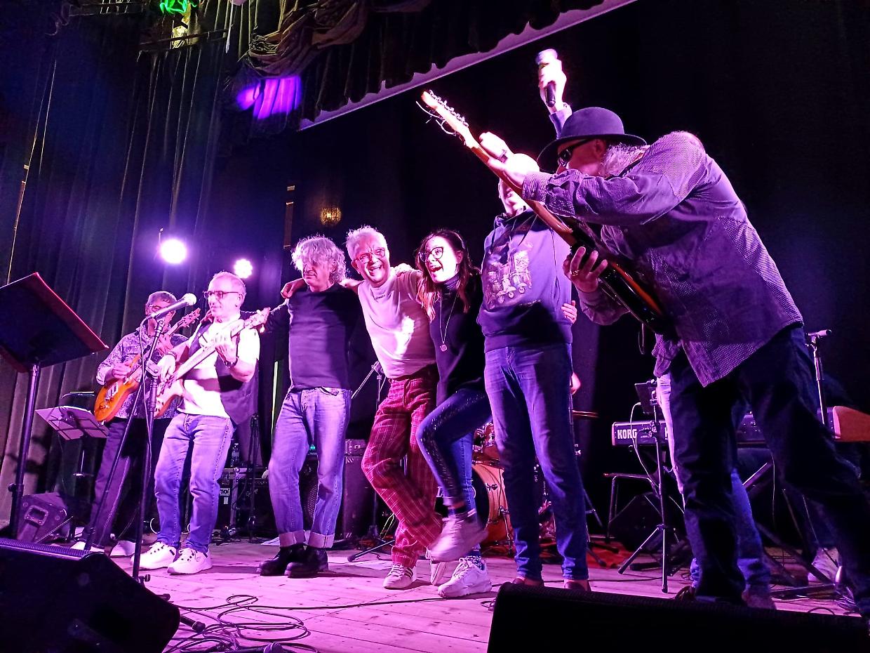 Musica e solidarietà: il concerto delle band Grams e Hipocondrya incanta e aiuta l'Andos