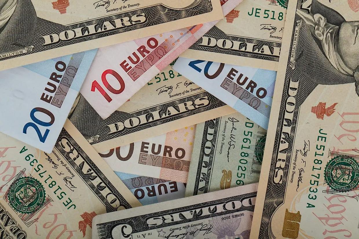 Euro stabile sul dollaro, in calo sullo yen