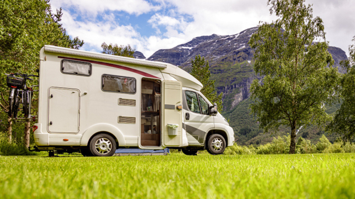 Primavera in camper: 5 destinazioni fiorite fuori dai percorsi battuti