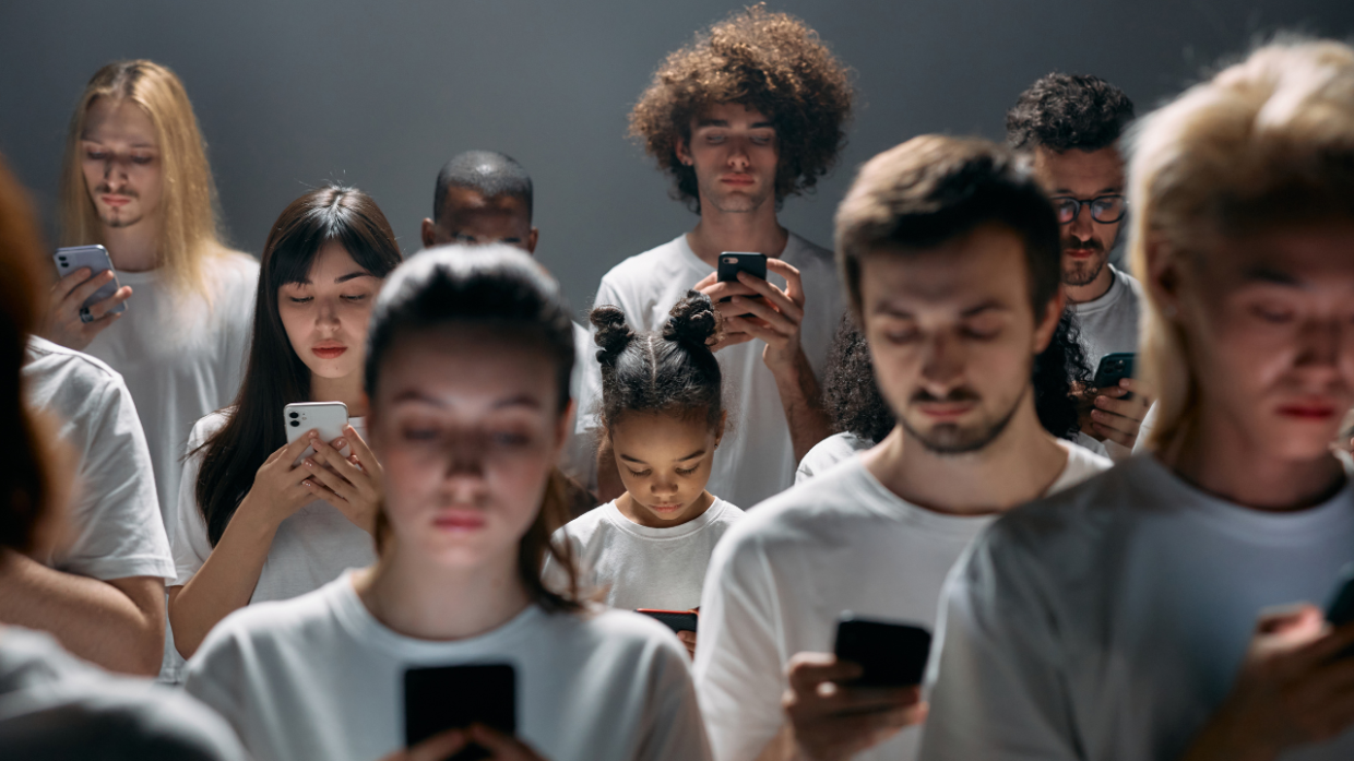 La dipendenza da internet porta sempre più giovani all'autolesionismo