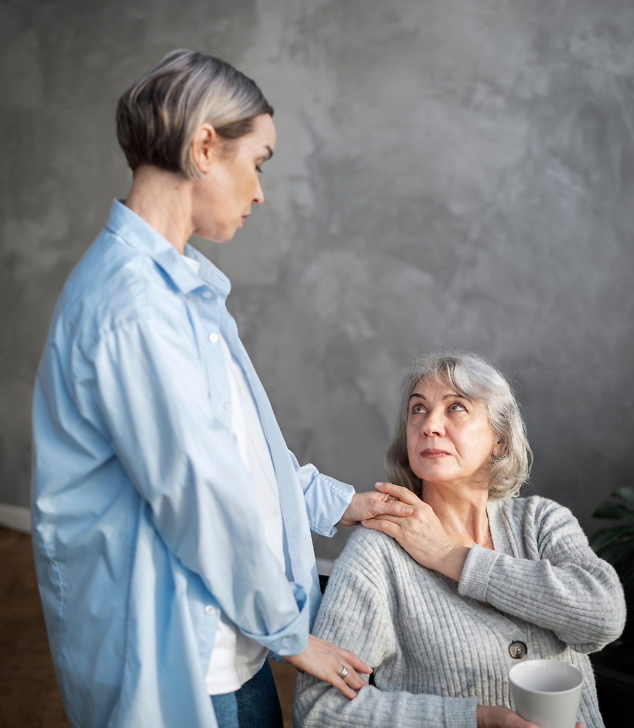 In Italia, 7 Milioni di Caregiver: il 60% di loro riscontra problemi con burocrazia e servizi di supporto