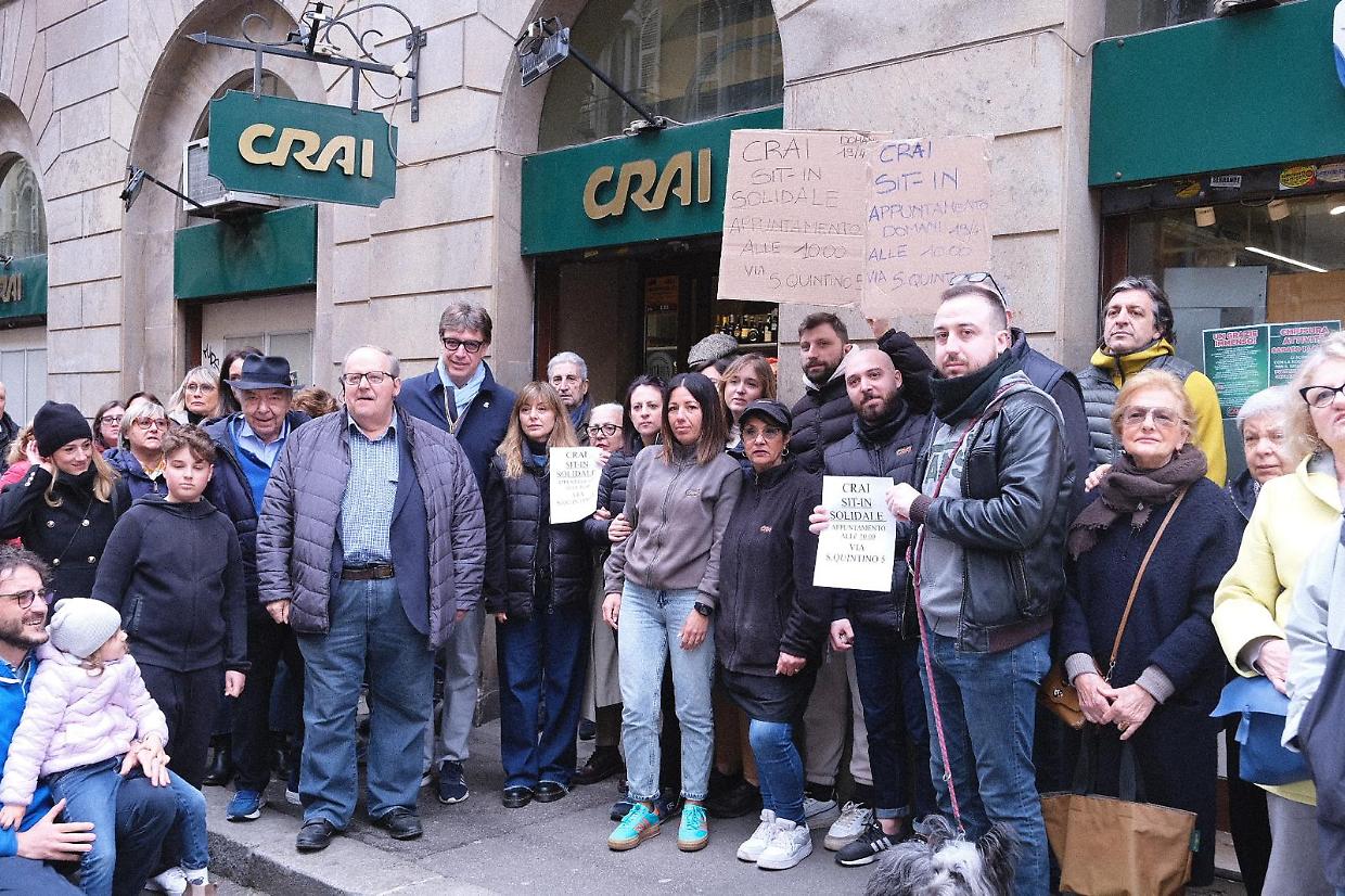 La banca sfratta e condanna alla chiusura il supermercato di quartiere. Un sit-in per salvarlo