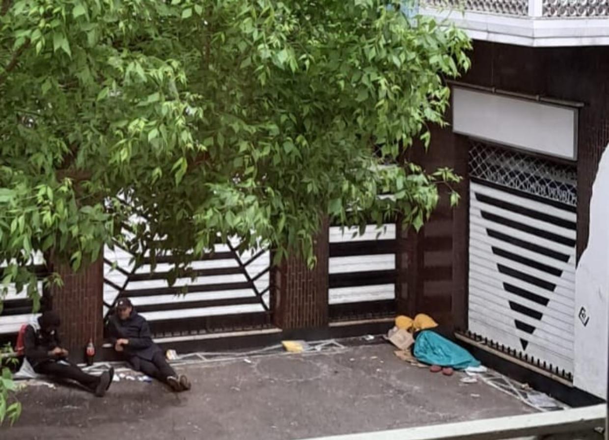 "Chiudo il mio negozio: qui sembra di stare nel Bronx"