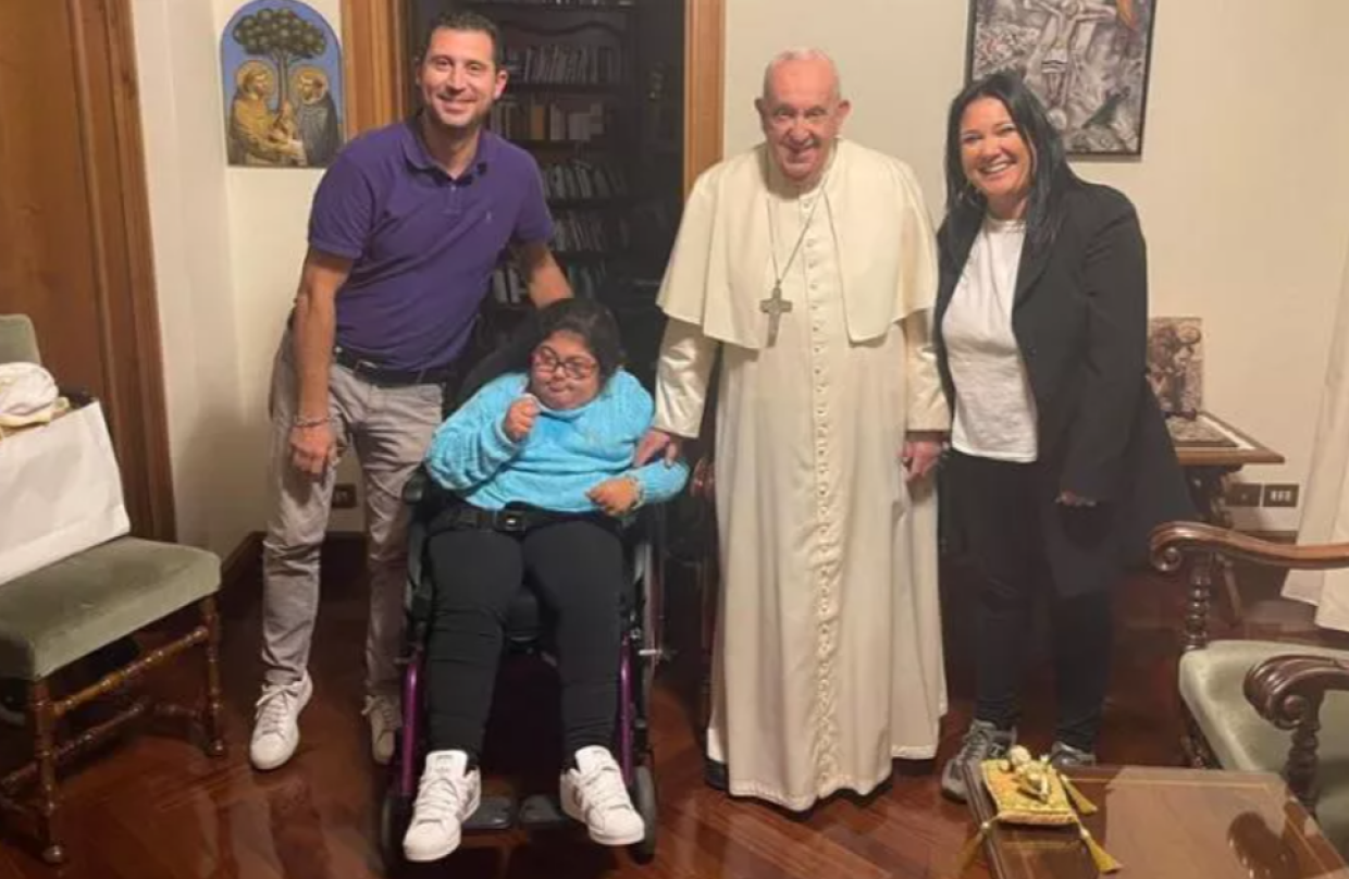 «Era come un nonno». Ecco chi è la famiglia De Chirico, gli "amici di Chieri" di Papa Francesco