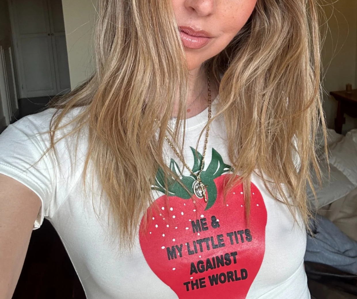 Bufera su Chiara Ferragni: “Me and my little tits” nel giorno della morte di Papa Francesco. Scoppia la polemica social