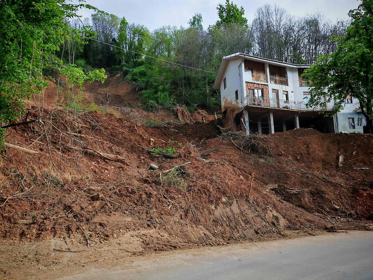 Castellamonte nella morsa del maltempo: sfollati, frane e strade devastate
