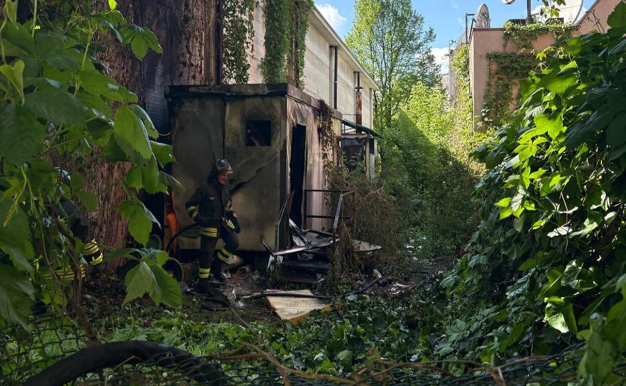 San Paolo, roghi e macchine distrutte «E adesso sono tornati anche i rom»