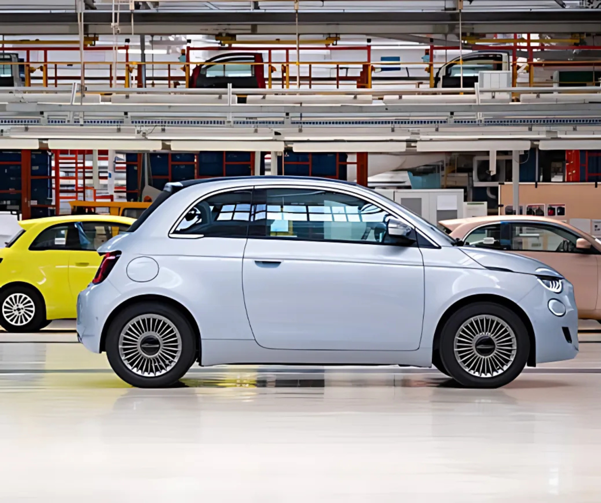 Auto, il mercato riparte (piano) ma Stellantis no: ecco i dati