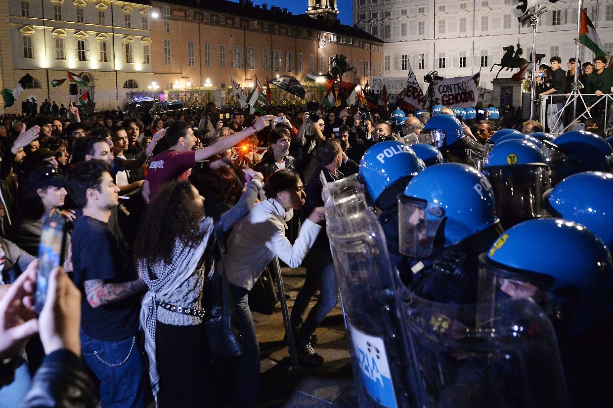 25 aprile, polemiche sugli scontri  di Torino: «Oltraggio al significato di questo giorno»