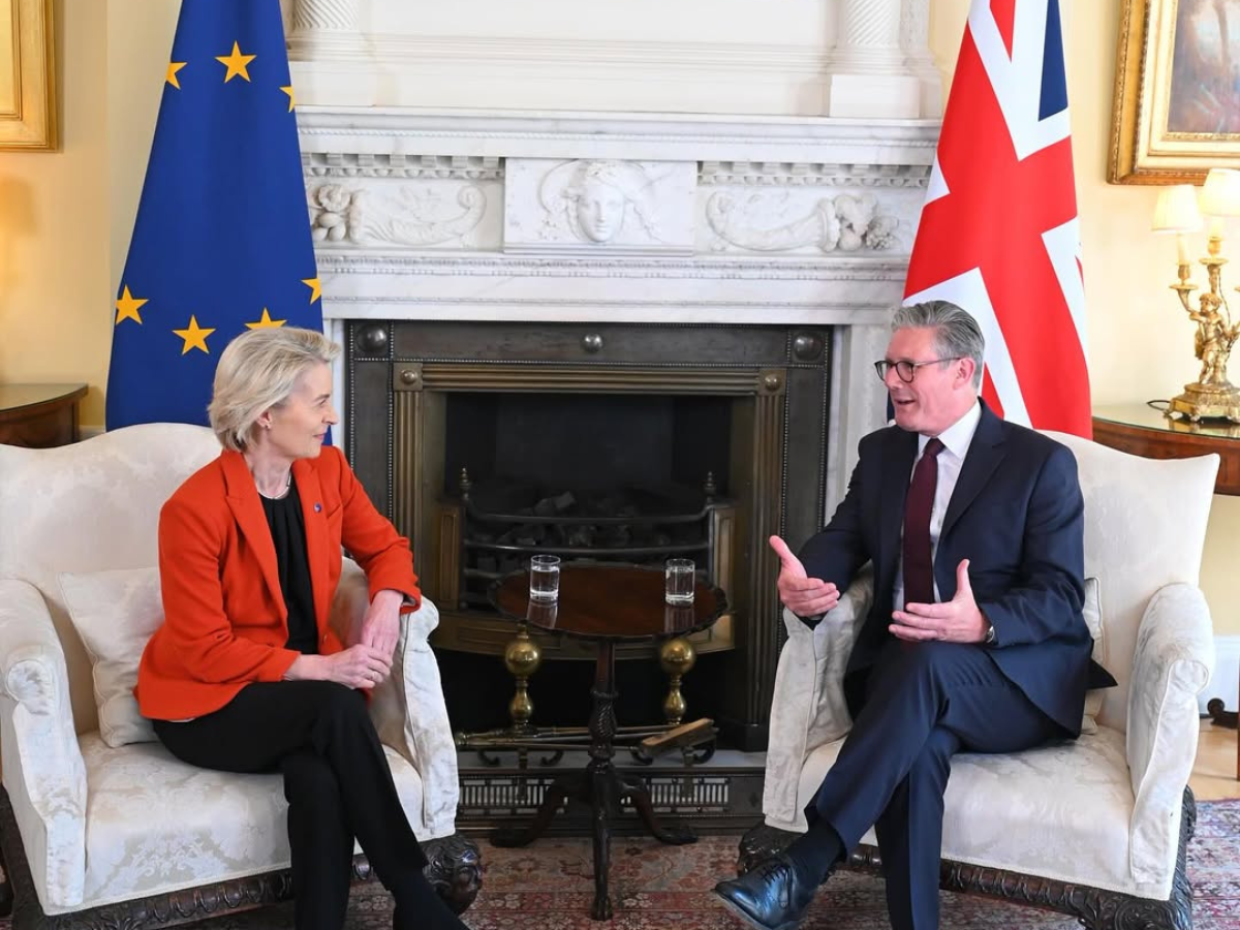 Starmer rilancia con l’Europa: difesa e mobilità giovani al centro dell’intesa con Von der Leyen
