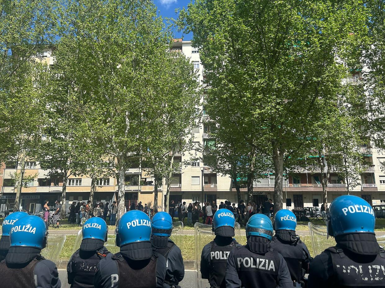 La protesta al Cpr: antagonisti “tennisti”  e strade chiuse per ore