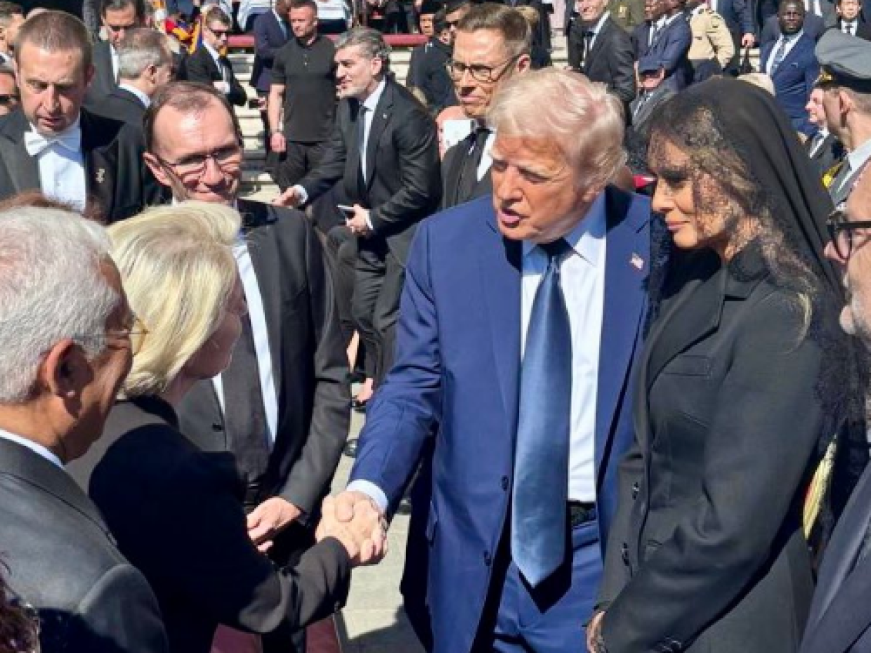 Trump approfitta del funerale del Papa per accelerare i negoziati sui dazi