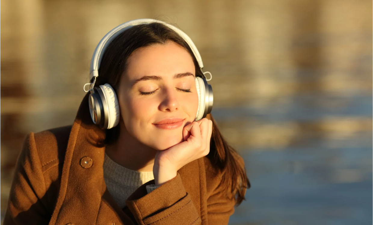 Ecco cosa succede al cervello quando ascoltiamo la nostra musica preferita