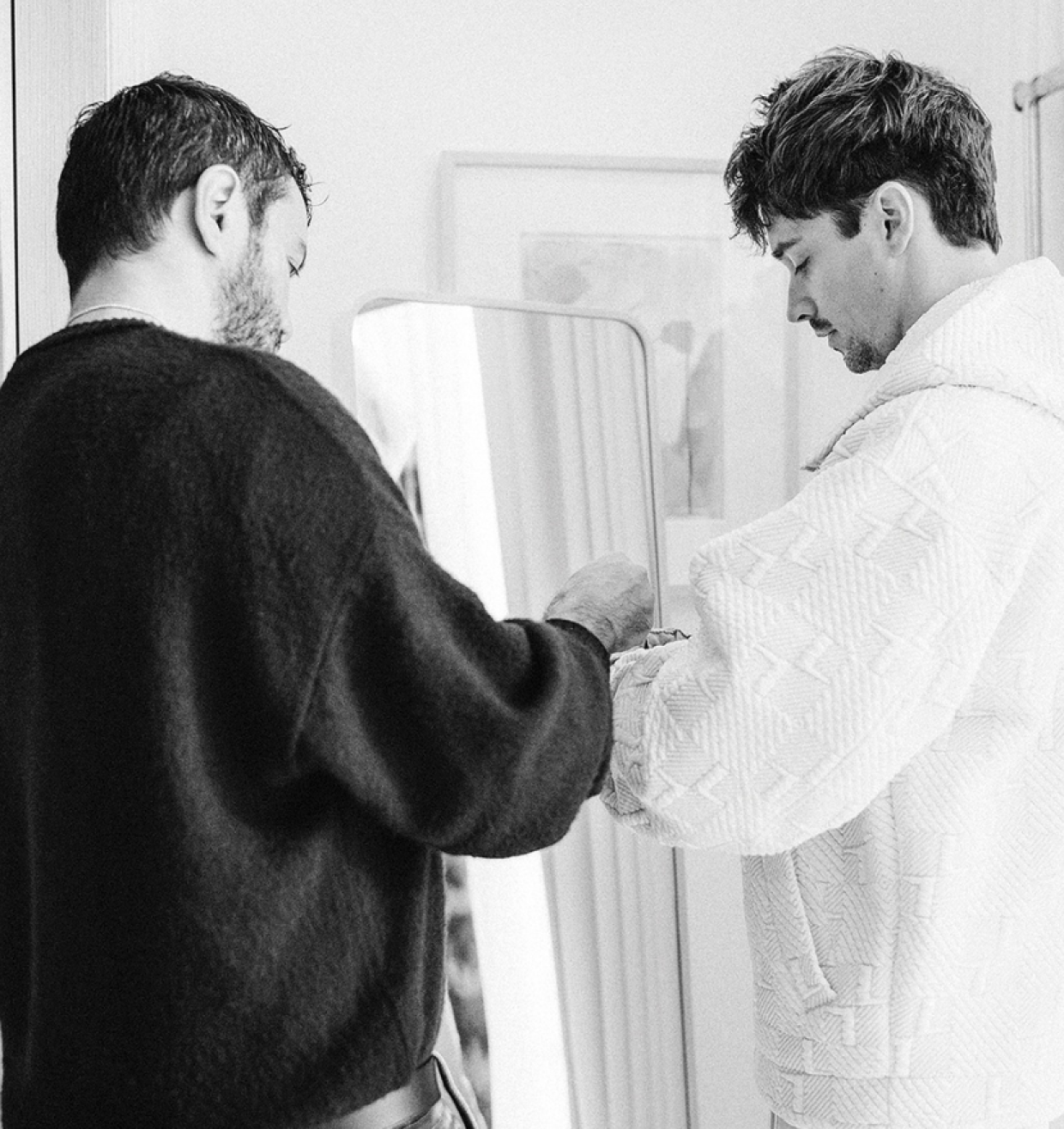 Charles Leclerc e Ferrari, complici anche nella moda: debutta la capsule collection