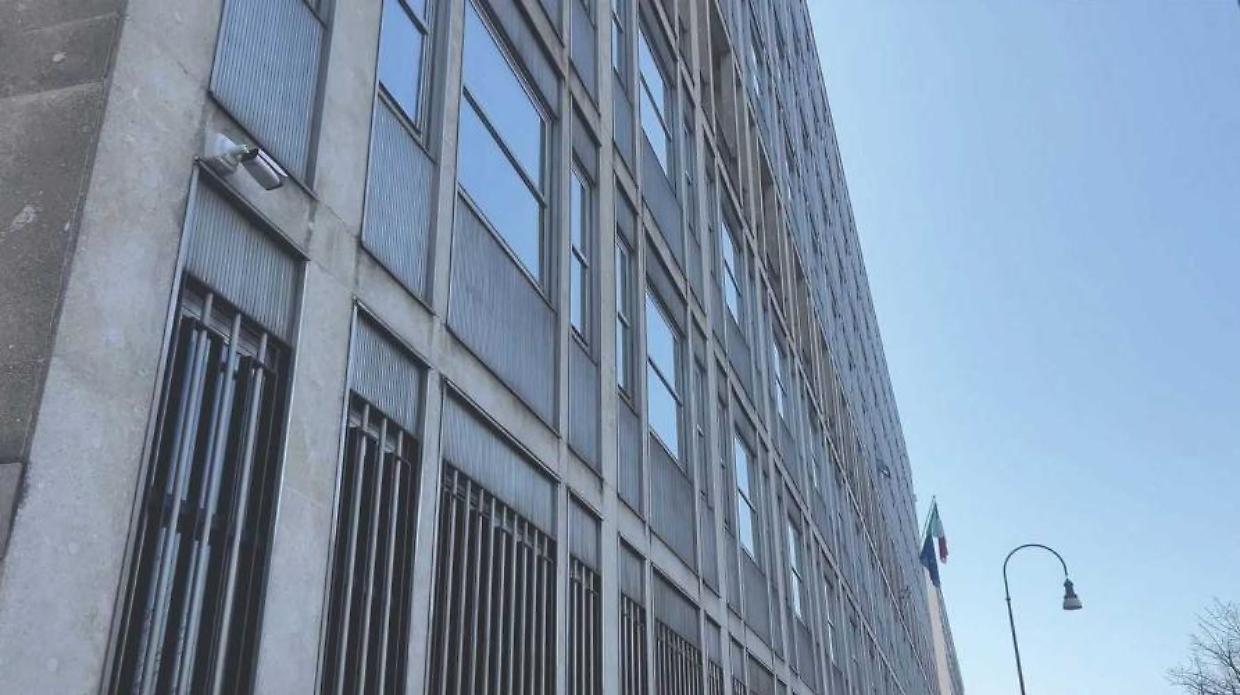 L'alba di un'attesa infinita: l'odissea dell'ufficio immigrazione di Torino