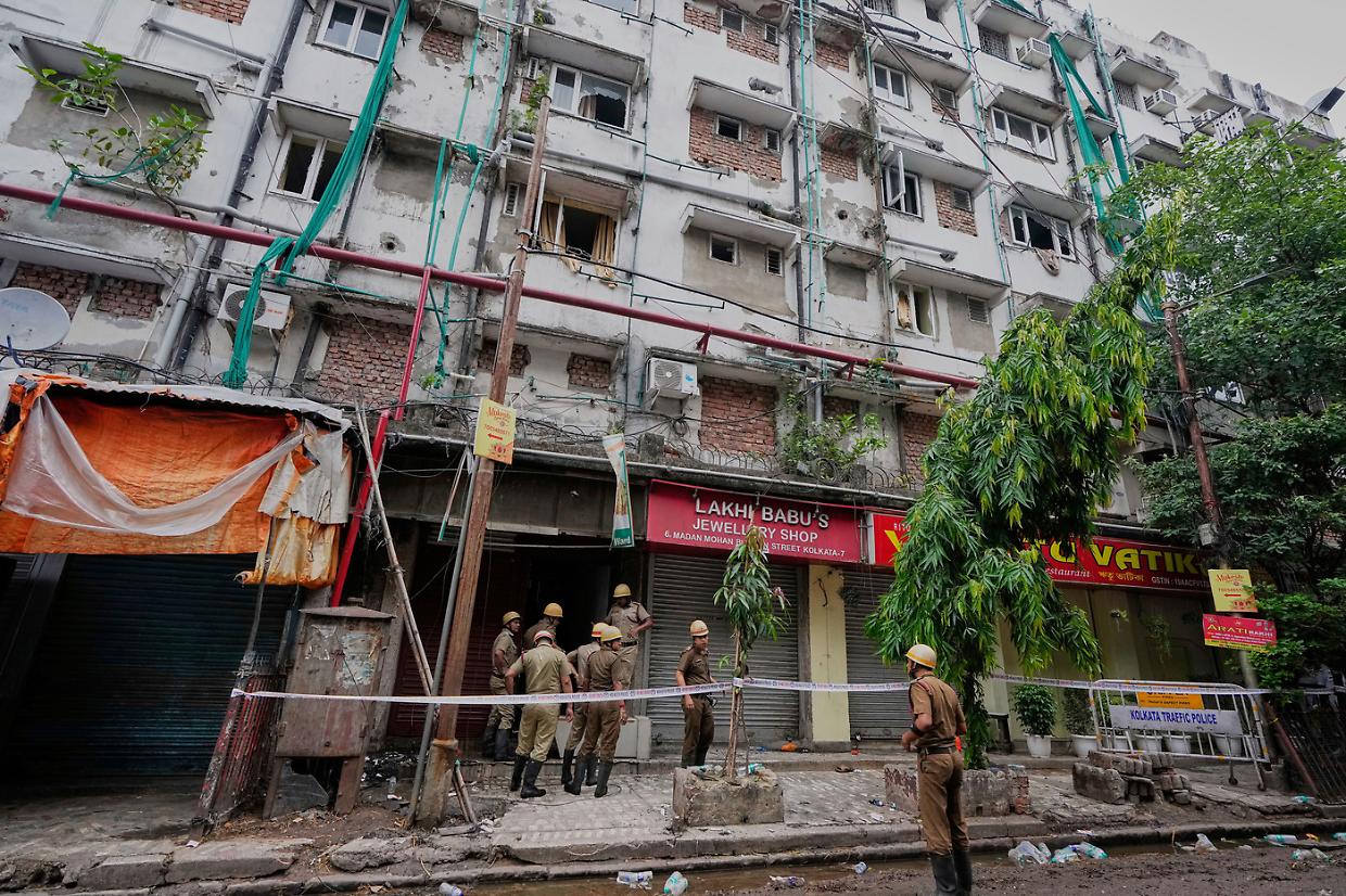 Tragedia a Calcutta: incendio in un hotel causa almeno 14 morti