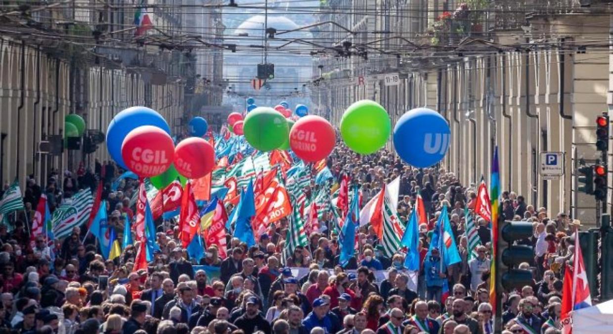 Il corteo del 1° maggio cambia strada: Piazza Solferino come punto di arrivo
