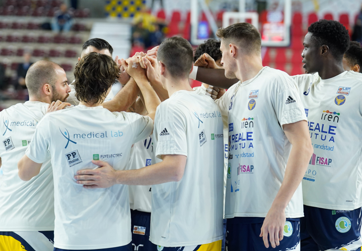 La Reale Mutua in campo alla Baltur Arena di Cento contro Pesaro nel primo turno dei play-in