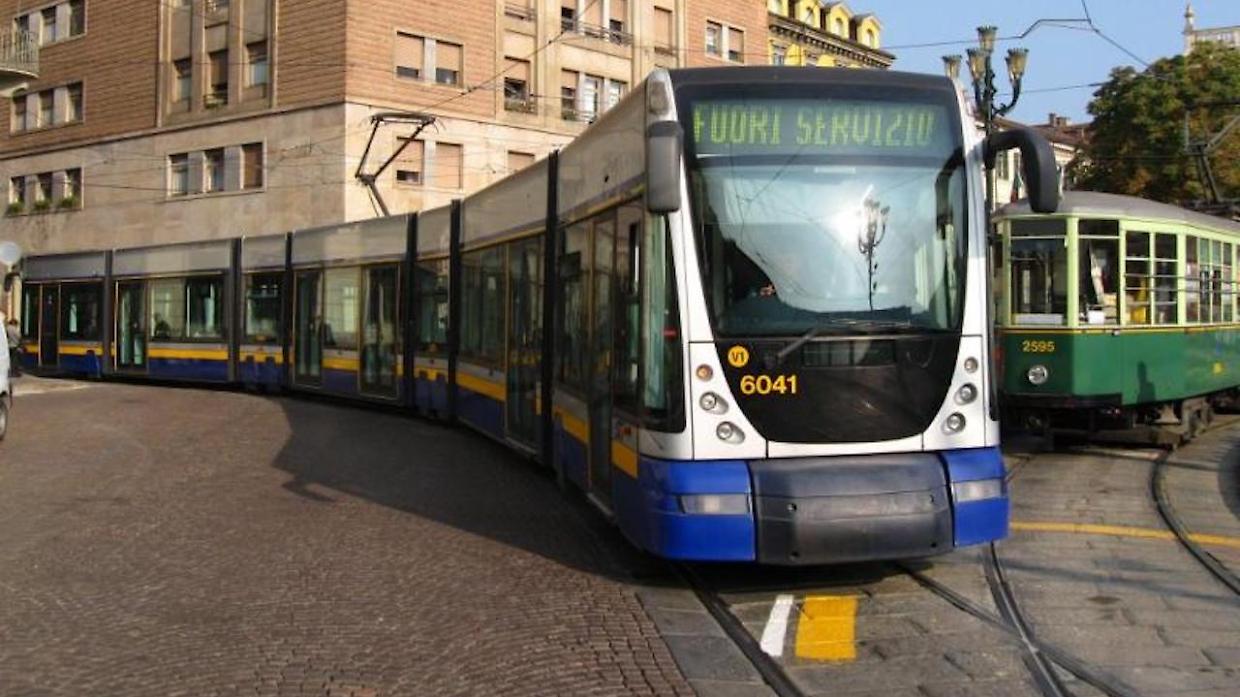 Torino, linea 2 cambia percorso: limitazioni e deviazioni per lavori