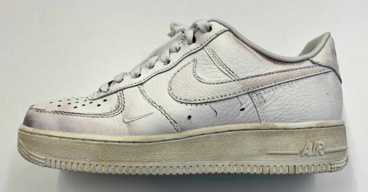 Nike reinventa il "vissuto": arrivano le Air Force 1 che si puliscono da sole